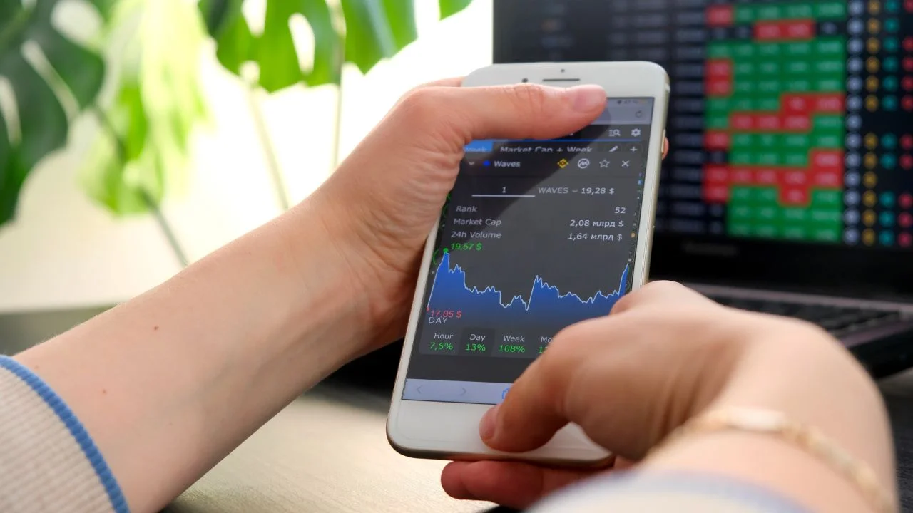 Podrá el bitcoin desbancar al dólar? Experto explica los vaivenes de la  moneda digital - TXS+